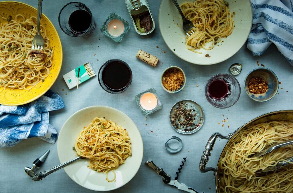 SPAGHETTI AUX ANCHOIS ET PAIN GRILLÉ
