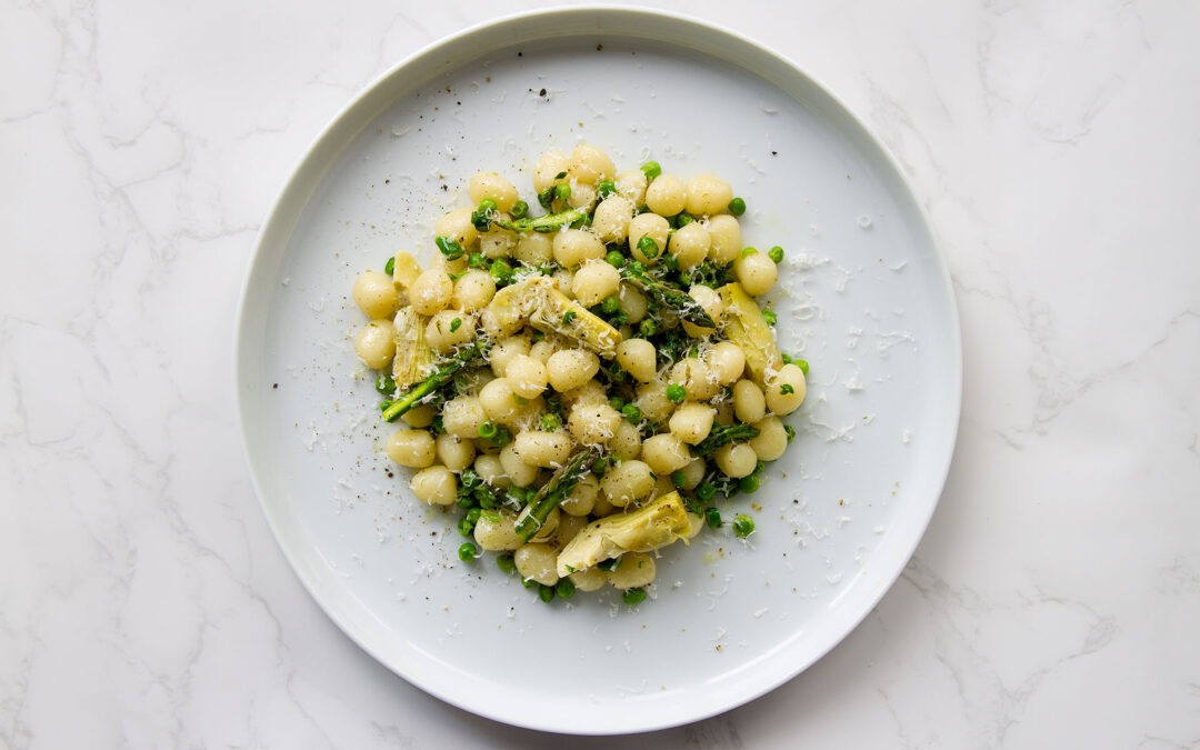 MINI GNOCCHI AUX POIS, ASPERGES ET CŒURS D’ARTICHAUTS